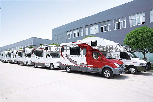 依维柯C型房车